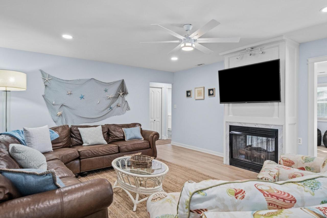 The Blue Lagoon Pine Knoll Shores Exterior foto