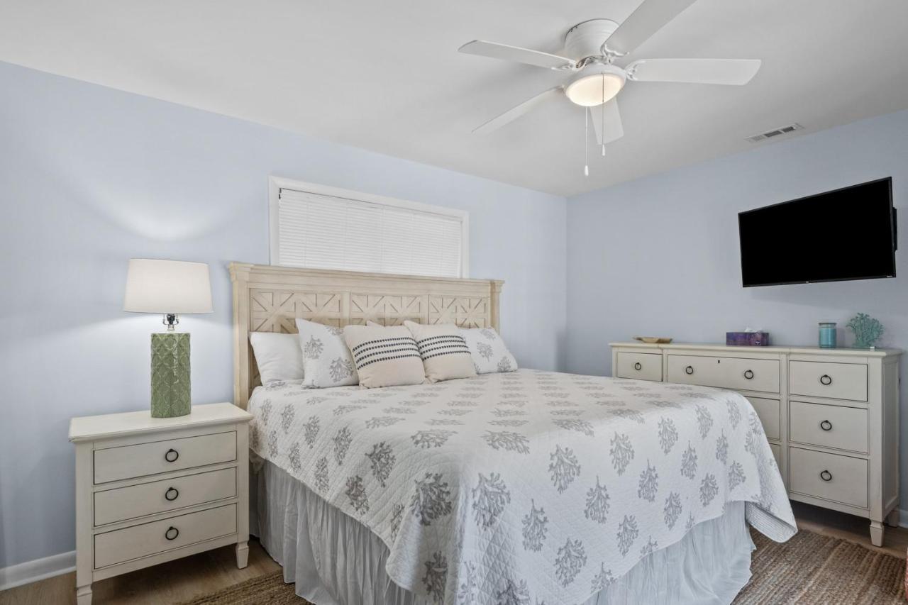 The Blue Lagoon Pine Knoll Shores Exterior foto
